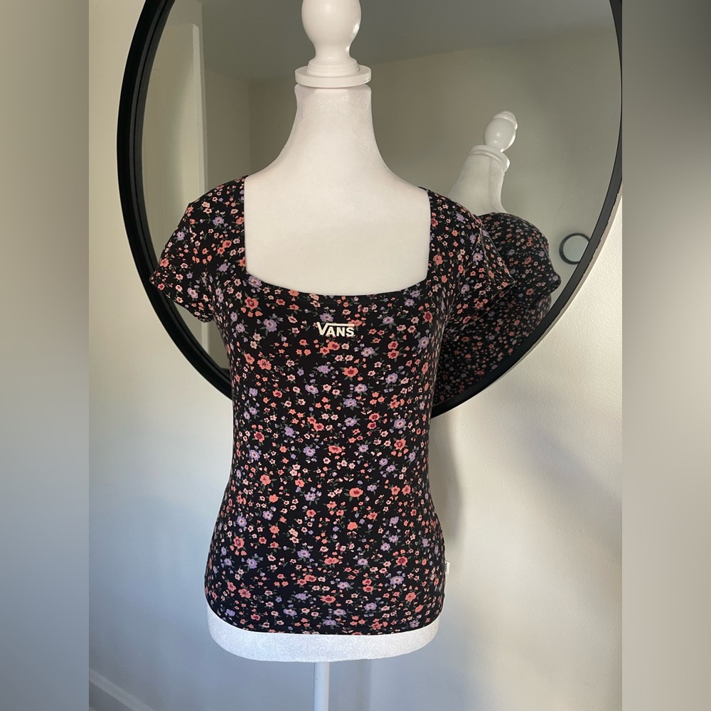 Vans Skater Tee in Ditsy Daisies Print Small